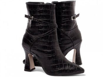 Bota Bico Fino Cano Médio Preta Feminina AVS 43.007A