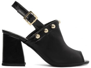 Sandália Ankle Boot Feminina Slato Bloco Grosso Preto
é a escolha perfeita para mulheres que buscam conforto e estilo. Com um design moderno e sofisticado, essa sandália é ideal para diversas ocasiões, desde um passeio casual até uma saída à noite.Design e Conforto
Estilo Moderno
Com um acabamento em couro sintético de alta qualidade, a ankle boot apresenta um visual elegante que combina facilmente com diferentes looks. O bloco grosso proporciona estabilidade e conforto, permitindo que você use por horas sem desconforto.Versatilidade
A cor preta é atemporal, facilitando a combinação com roupas de diversas tonalidades e estilos. Seja com um vestido, uma saia ou calças, a sandália se adapta perfeitamente, tornando-se uma peça-chave no seu guarda-roupa.Funcionalidade
Conforto ao Caminhar
O salto grosso garante que você tenha uma base segura, ideal para quem precisa passar o dia em pé. O interior acolchoado oferece um toque extra de conforto, enquanto a sola antiderrapante proporciona segurança em diferentes superfícies.Facilidade de Uso
Com um fechamento prático, a sandália é fácil de calçar e retirar, tornando-a uma opção conveniente para o dia a dia. A ankle boot é uma excelente escolha para mulheres que valorizam tanto a estética quanto a funcionalidade.A Sandália Ankle Boot Feminina Slato Bloco Grosso Preto é mais do que um simples calçado; é uma declaração de estilo e conforto. Adicione-a ao seu guarda-roupa e experimente a combinação perfeita entre elegância e praticidadeDescrição do Produto:
Código Ref.: 776AMaterial: Napa Preto;Enfeite: Apliques de Bolinhas em ABS na cor Dourado e Fivela de Ajuste na Cor Dourado;Palmilha: 8 mm de Espessura, Espuma em EVA, Revestida em Napa Preto e Taloneira Napa Preto;Salto: Grosso com 7 cm de Altura Revestido em Napa Preto;Solado de PVC com antiderrapante na cor Preto.