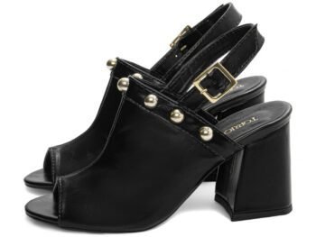 Sandália Ankle Boot Feminina Slato Bloco Grosso Preto
é a escolha perfeita para mulheres que buscam conforto e estilo. Com um design moderno e sofisticado, essa sandália é ideal para diversas ocasiões, desde um passeio casual até uma saída à noite.Design e Conforto
Estilo Moderno
Com um acabamento em couro sintético de alta qualidade, a ankle boot apresenta um visual elegante que combina facilmente com diferentes looks. O bloco grosso proporciona estabilidade e conforto, permitindo que você use por horas sem desconforto.Versatilidade
A cor preta é atemporal, facilitando a combinação com roupas de diversas tonalidades e estilos. Seja com um vestido, uma saia ou calças, a sandália se adapta perfeitamente, tornando-se uma peça-chave no seu guarda-roupa.Funcionalidade
Conforto ao Caminhar
O salto grosso garante que você tenha uma base segura, ideal para quem precisa passar o dia em pé. O interior acolchoado oferece um toque extra de conforto, enquanto a sola antiderrapante proporciona segurança em diferentes superfícies.Facilidade de Uso
Com um fechamento prático, a sandália é fácil de calçar e retirar, tornando-a uma opção conveniente para o dia a dia. A ankle boot é uma excelente escolha para mulheres que valorizam tanto a estética quanto a funcionalidade.A Sandália Ankle Boot Feminina Slato Bloco Grosso Preto é mais do que um simples calçado; é uma declaração de estilo e conforto. Adicione-a ao seu guarda-roupa e experimente a combinação perfeita entre elegância e praticidadeDescrição do Produto:
Código Ref.: 776AMaterial: Napa Preto;Enfeite: Apliques de Bolinhas em ABS na cor Dourado e Fivela de Ajuste na Cor Dourado;Palmilha: 8 mm de Espessura, Espuma em EVA, Revestida em Napa Preto e Taloneira Napa Preto;Salto: Grosso com 7 cm de Altura Revestido em Napa Preto;Solado de PVC com antiderrapante na cor Preto.