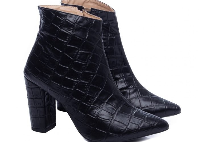 Bota Feminina Bico Preta Salto Alto Cano Baixo AVS 50B-C