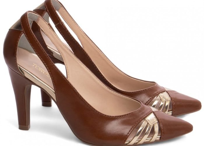 Sapato Scarpin Salto Fino Médio Caramelo Speechio Ouro Light Torricella AVS 68007B