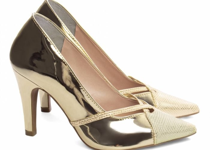 Sapato Scarpin Salto Fino Médio Specchio Ouro Light Torricella AVS 68008A